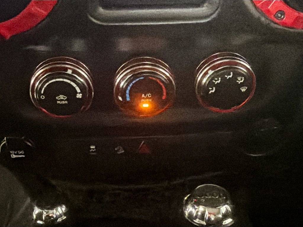 Used 2015 Jeep Wrangler Sport w/ Connectivity Group AWD/4WD image 15