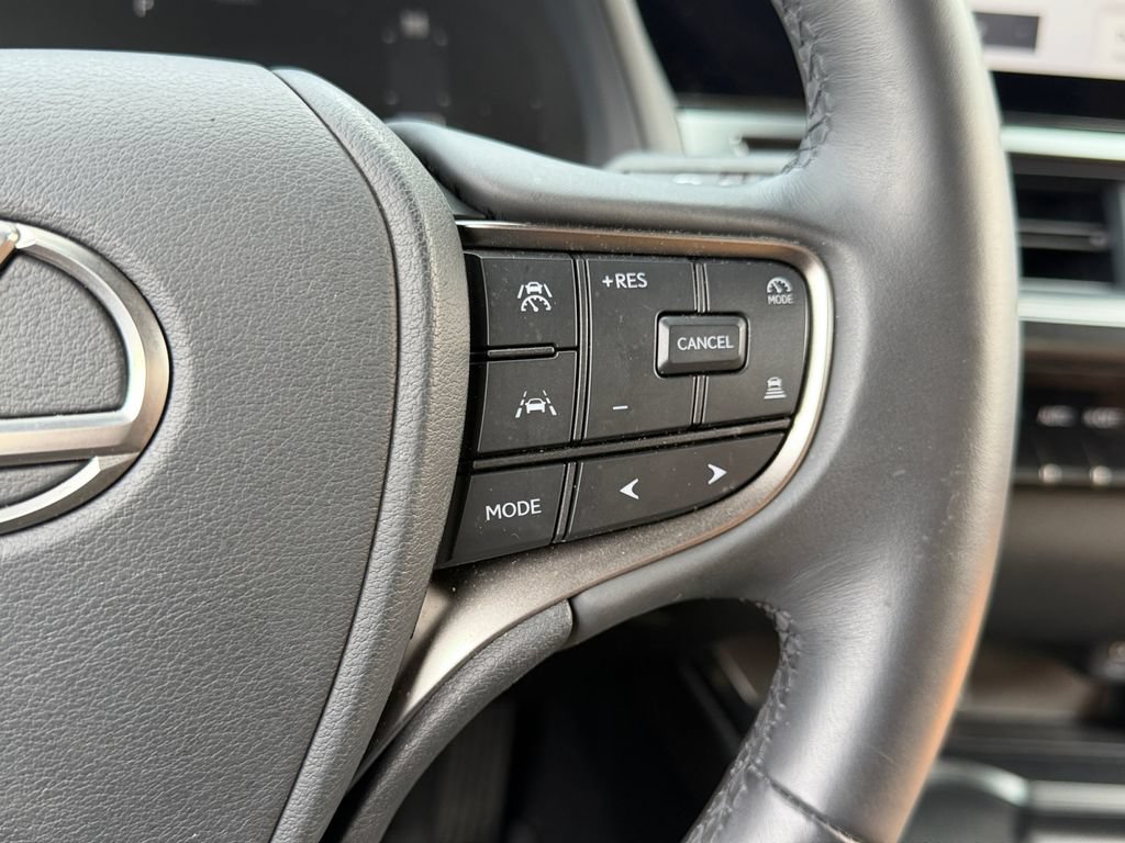 Used 2025 Lexus UX 300h AWD w/ Accessory Package (Z1) image 17