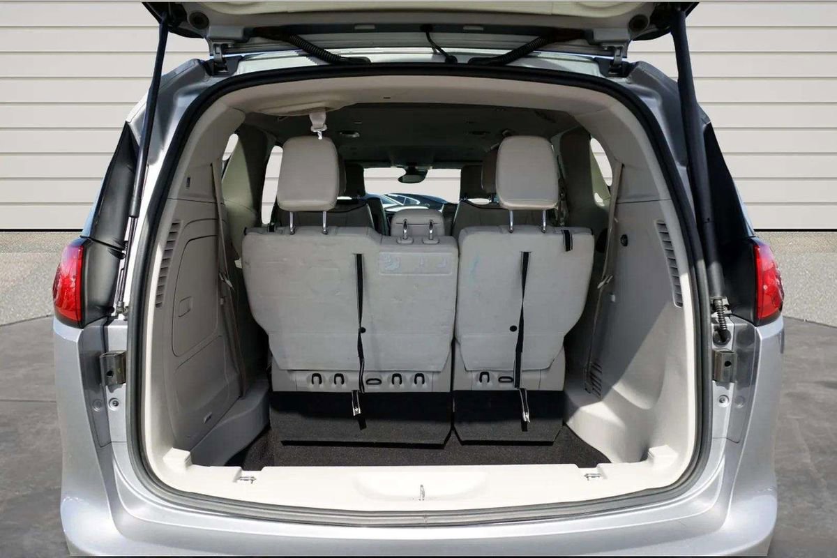 Used 2018 Chrysler Pacifica Limited w/ Advanced Safetytec Group image 11