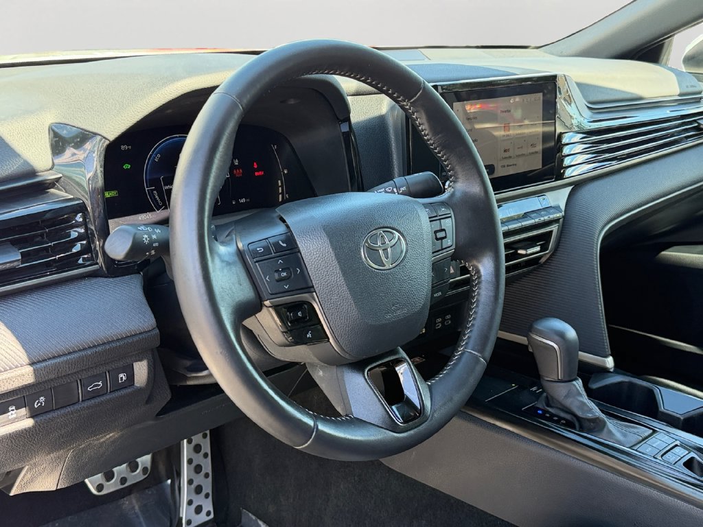 Used 2025 Toyota Camry SE FWD image 18