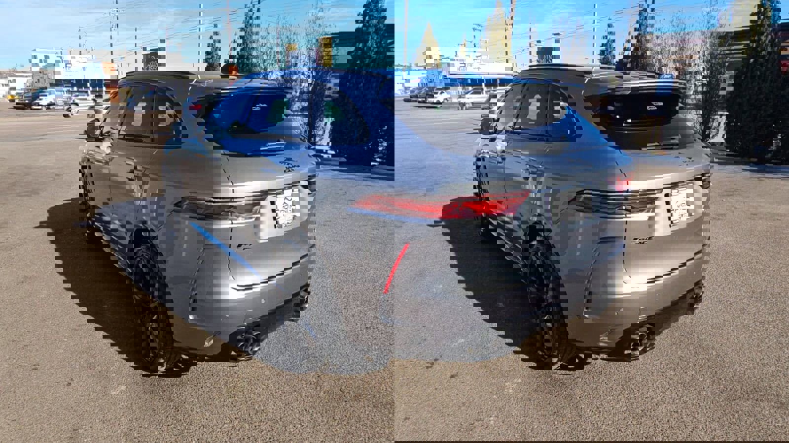 Used 2023 Jaguar F-PACE SVR image 6