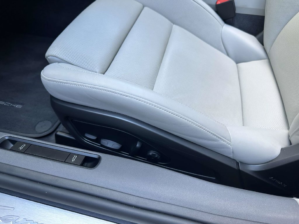 Certified 2024 Porsche 911 Carrera RWD image 16