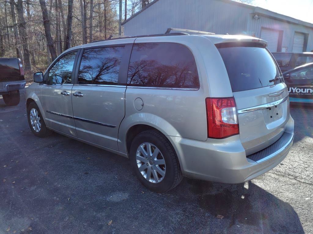 Used 2015 Chrysler Town & Country Touring w/ Driver Convenience Group FWD image 2