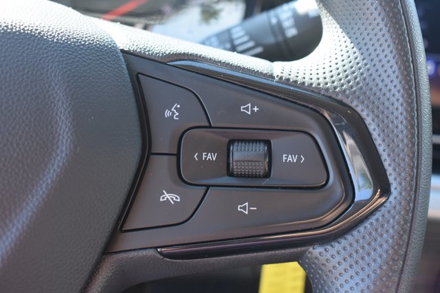 Used 2025 Chevrolet Trax LS w/ LS Convenience Package FWD image 20