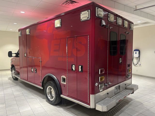 Used 2013 Ford E-450 and Econoline 450 Super Duty w/ Ambulance Prep Pkg RWD image 3