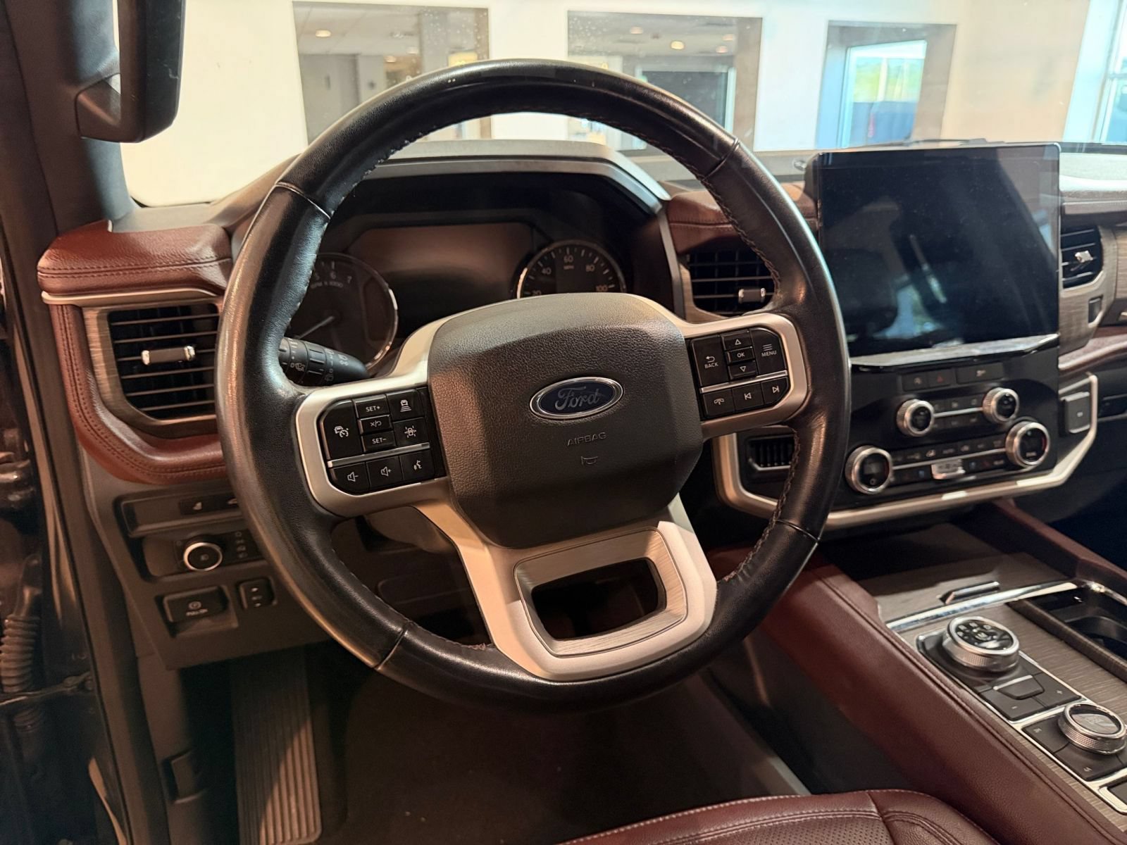 Used 2024 Ford Expedition Limited AWD/4WD image 24