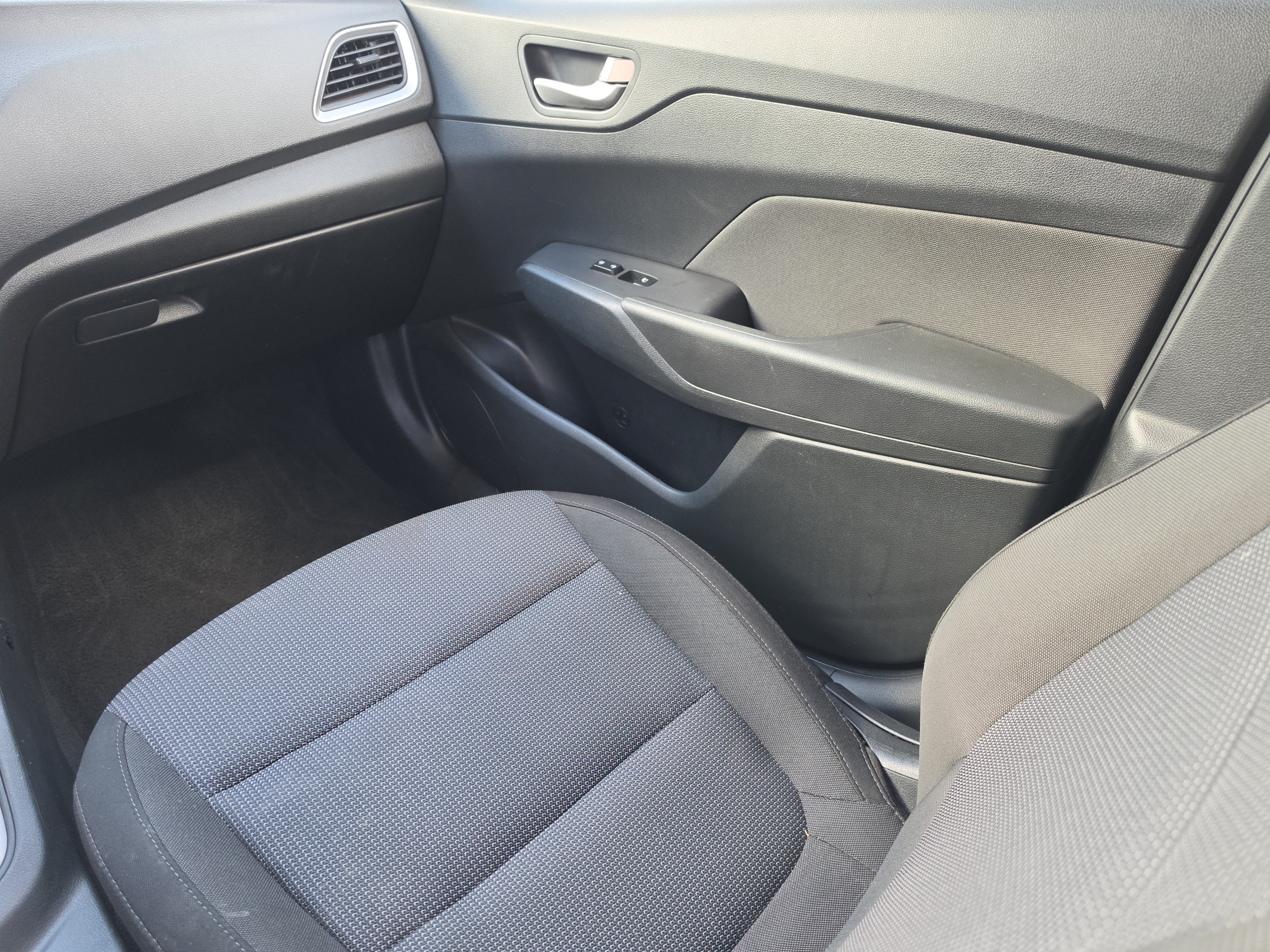 Used 2021 Hyundai Accent SE FWD image 20