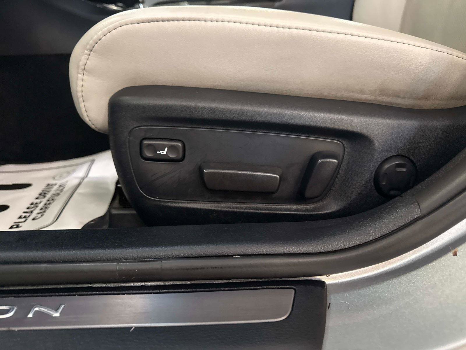 Used 2017 Toyota Avalon Limited w/ Carpet Mat Package image 20