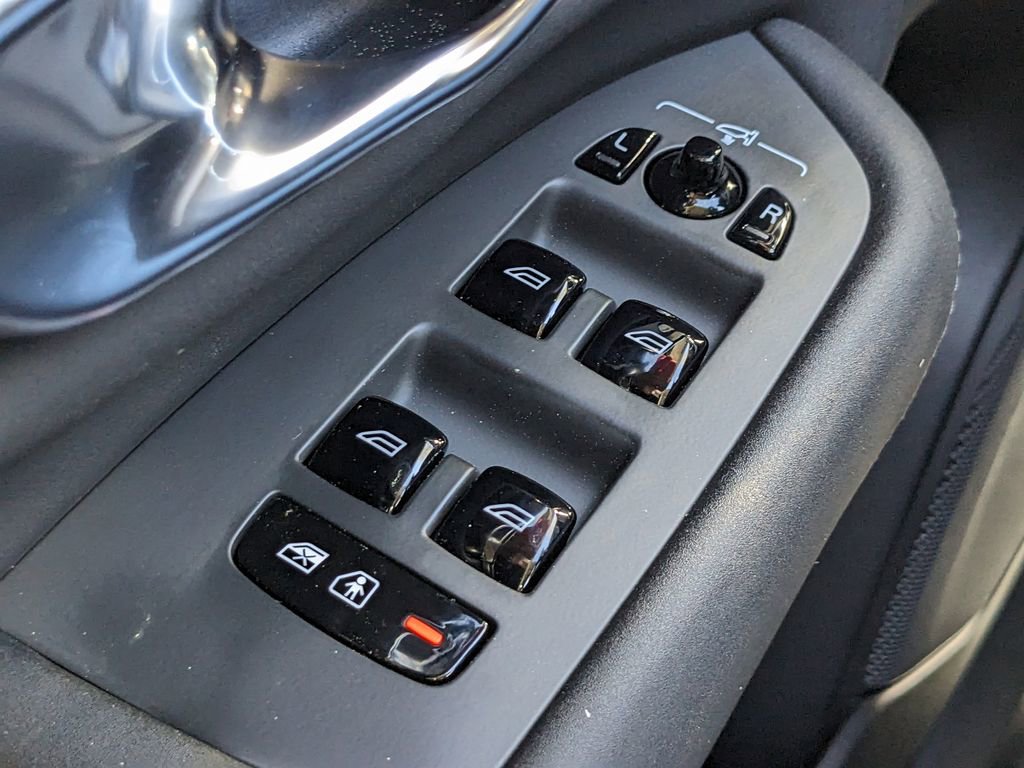 New 2025 Volvo XC90 B6 Plus image 27