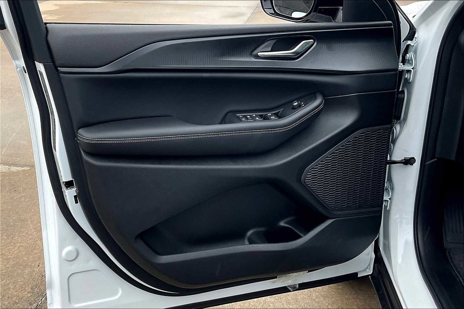 New 2025 Jeep Grand Cherokee Altitude image 10