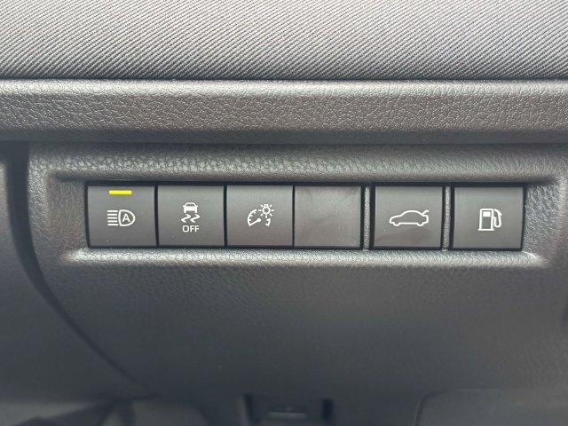 Used 2025 Toyota Camry LE w/ Convenience Package FWD image 25