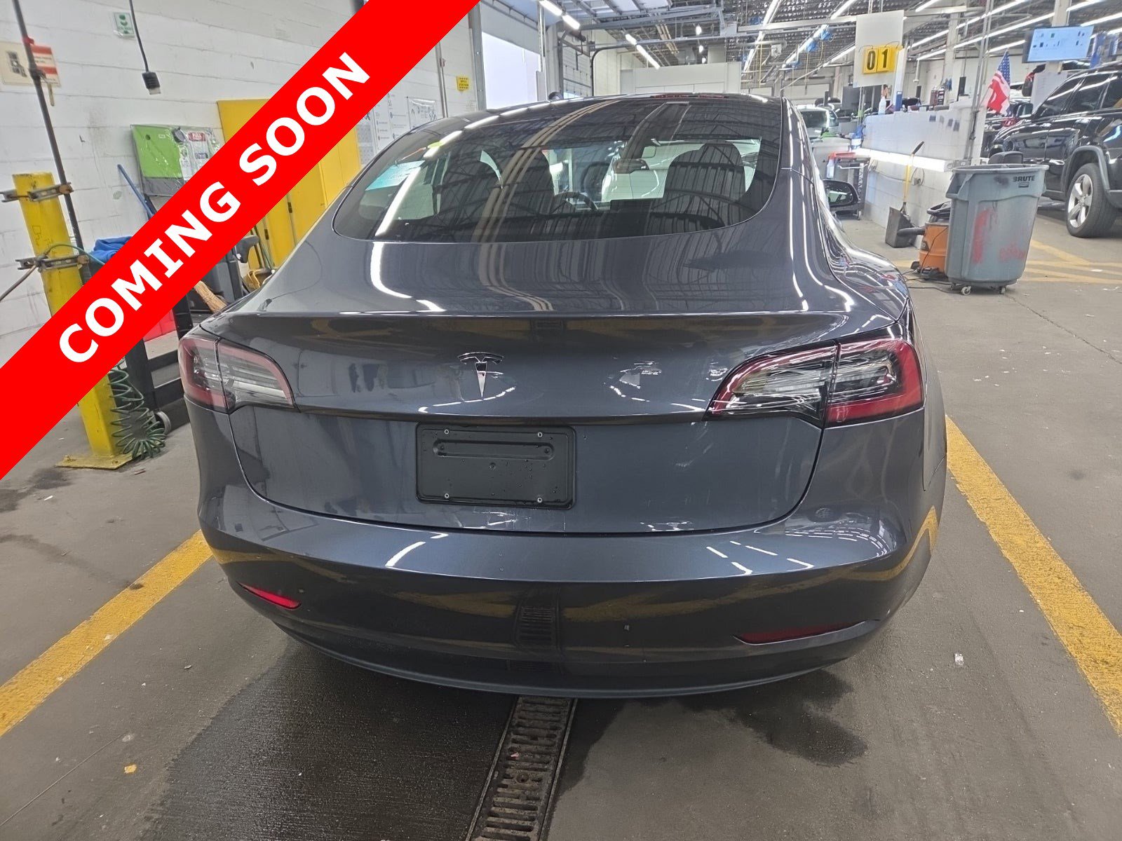 Used 2023 Tesla Model 3 Standard Range image 3