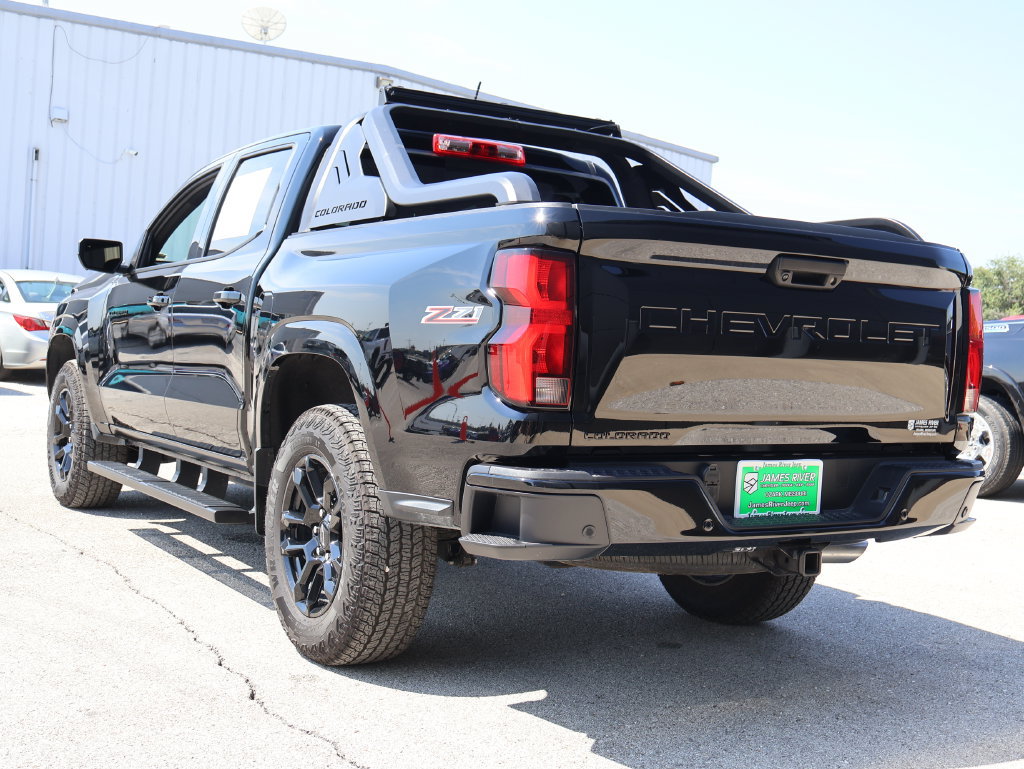 Used 2026 Chevrolet Colorado Z71 w/ Midnight Edition AWD/4WD image 3