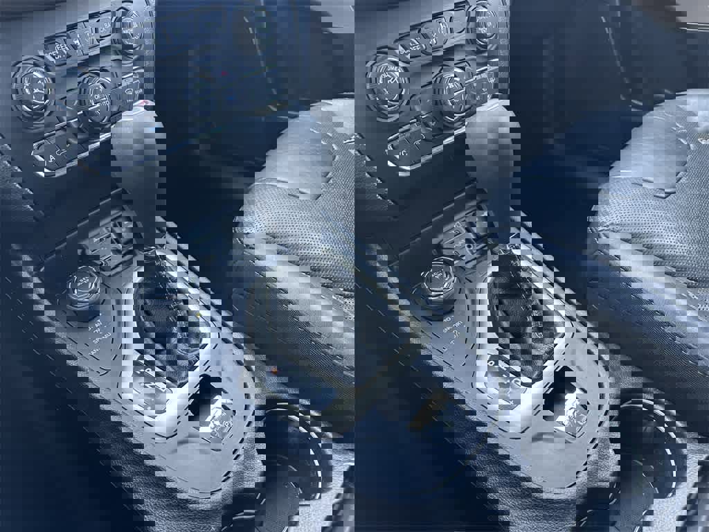 Used 2018 Jeep Cherokee Limited w/ Technology Group image 16