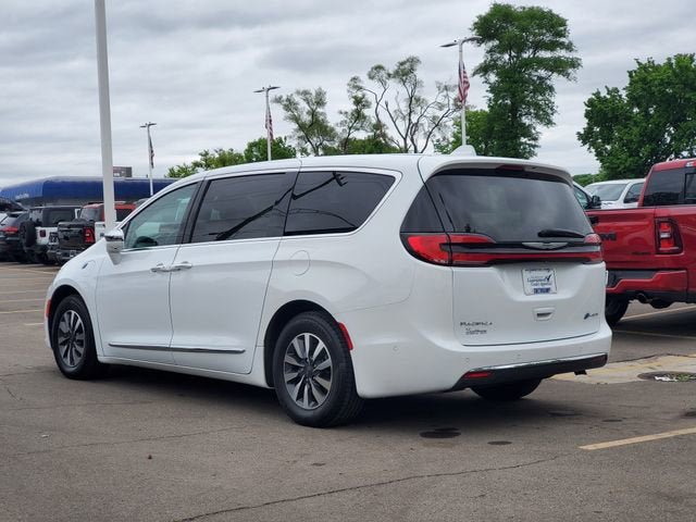 Used 2022 Chrysler Pacifica Limited FWD image 2