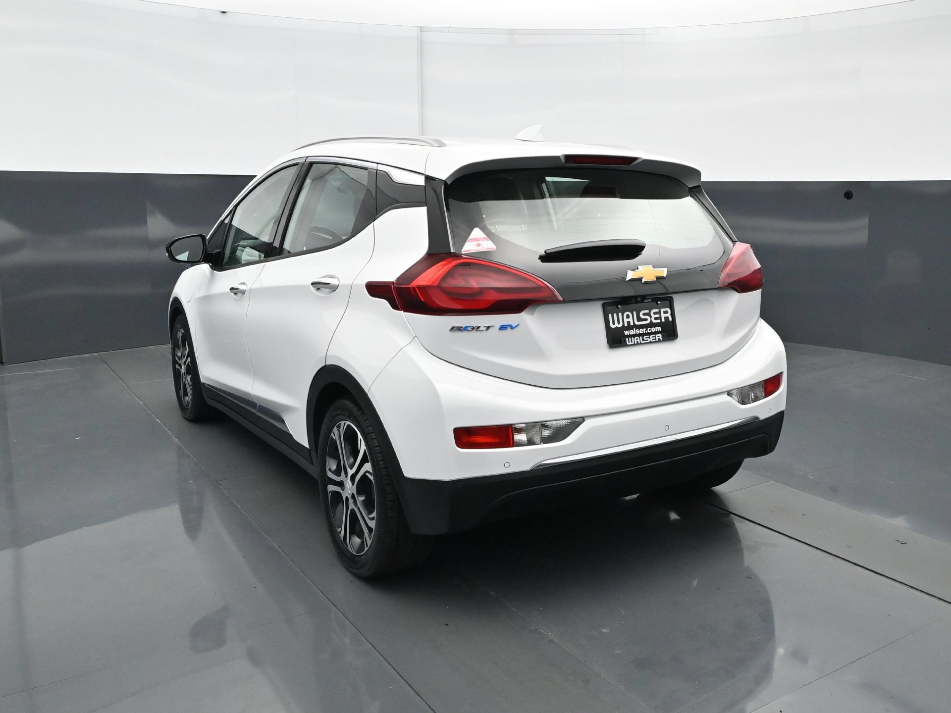 Used 2019 Chevrolet Bolt Premier w/ Infotainment Package FWD image 5