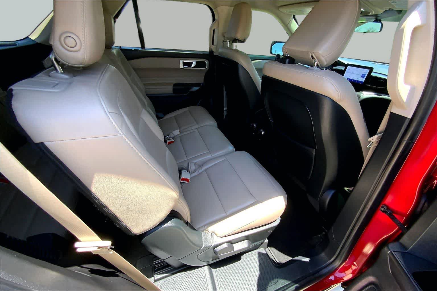 Used 2020 Ford Explorer XLT w/ Equipment Group 202A RWD image 19