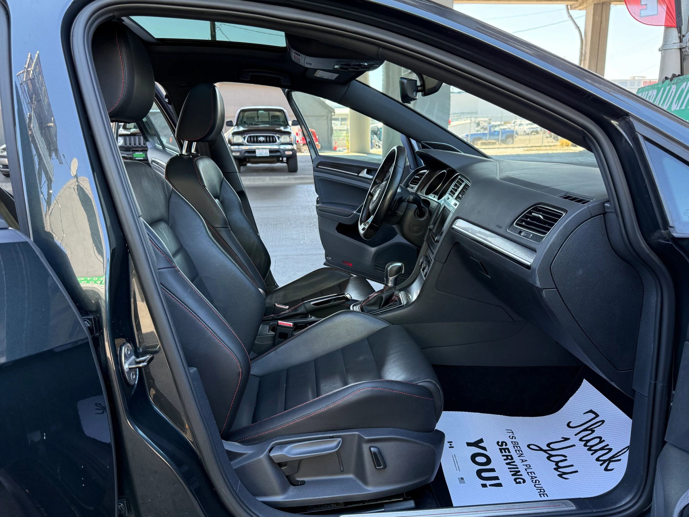Used 2017 Volkswagen GTI SE image 22