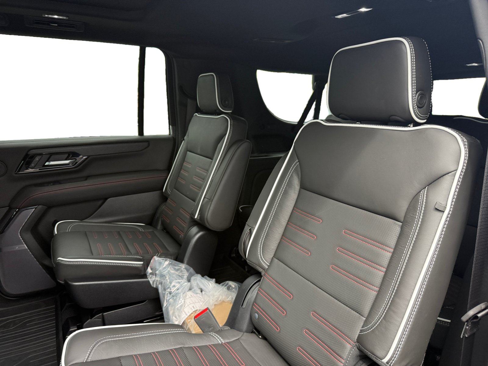 New 2026 GMC Yukon XL AT4 Ultimate w/ LPO, Floor Liner Package AWD/4WD image 16