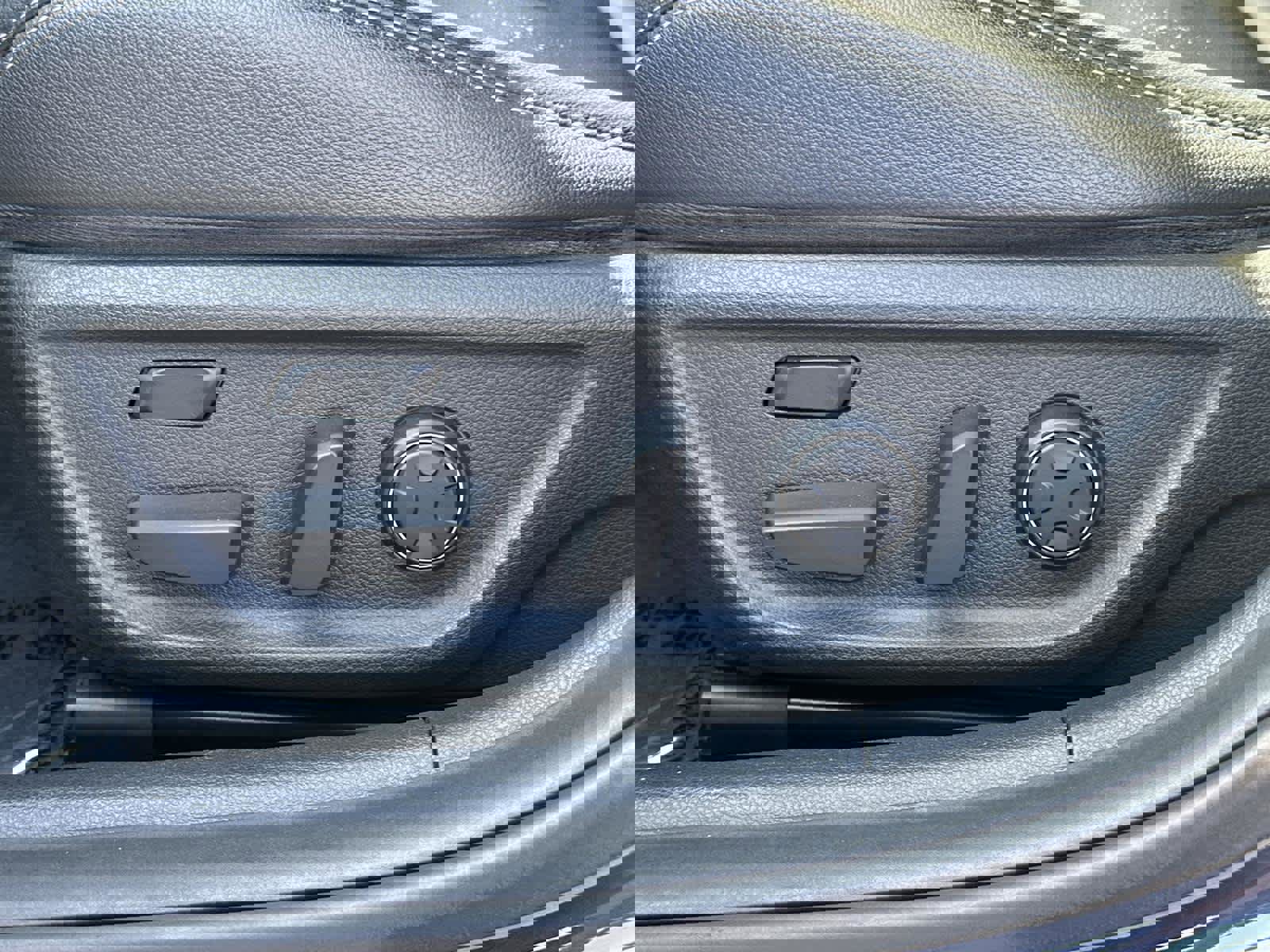 Used 2019 Genesis G70 2.0T Sport image 22