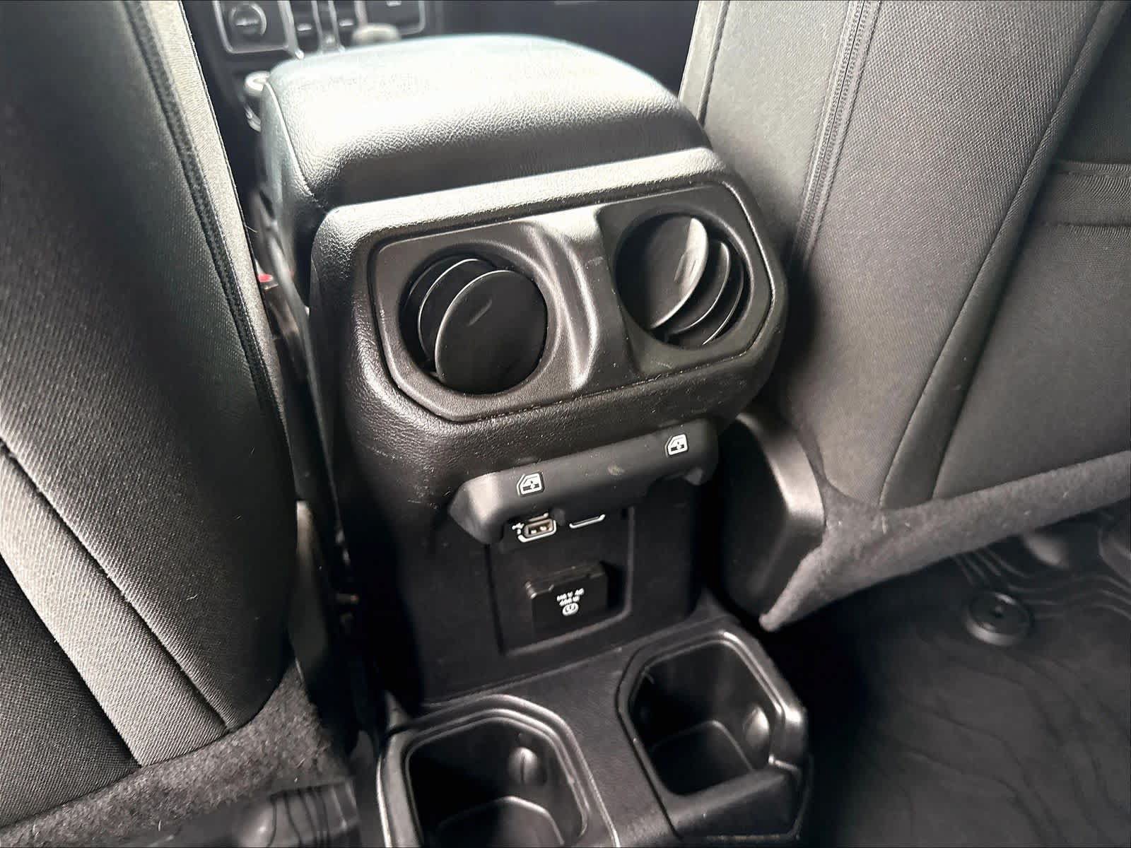 Used 2020 Jeep Gladiator Overland AWD/4WD image 14
