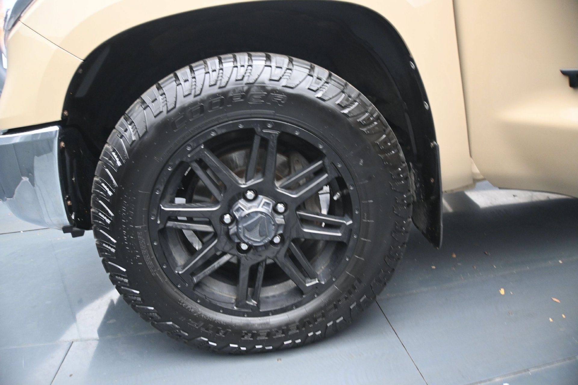 Used 2017 Toyota Tundra SR5 w/ SR5 Upgrade Package RWD image 26