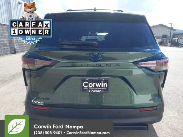 Used 2025 Toyota Sienna XLE Woodland Edition image 4
