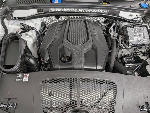 Certified 2025 Porsche Macan Turbo image 26