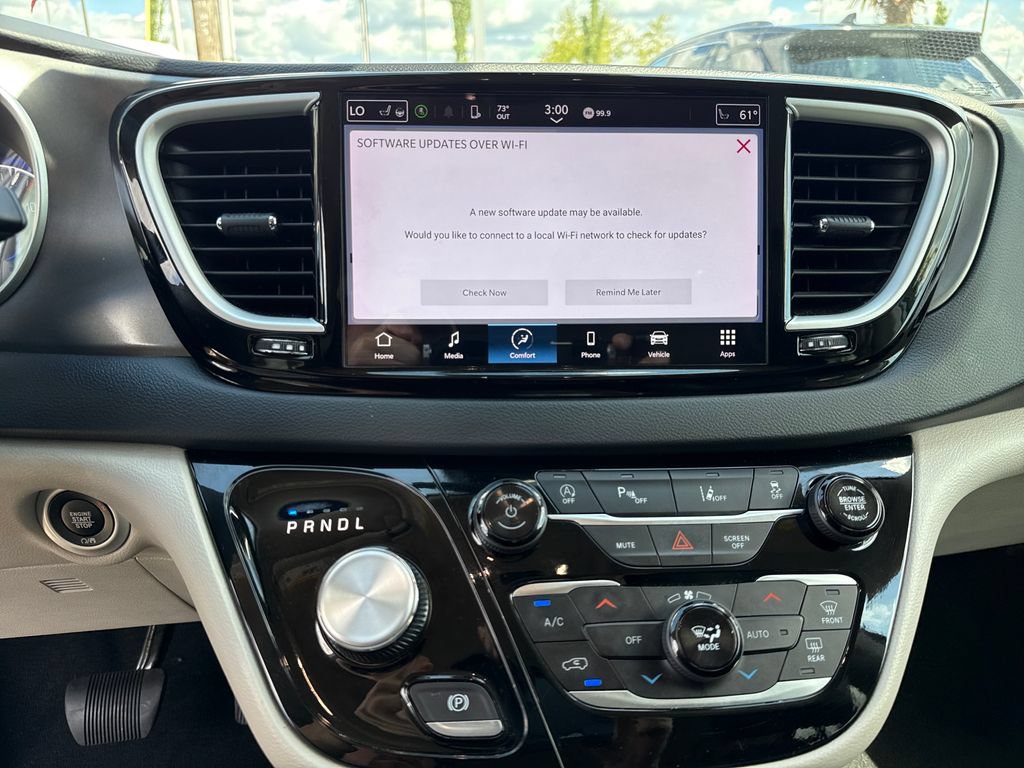 Used 2024 Chrysler Pacifica Touring-L FWD image 25
