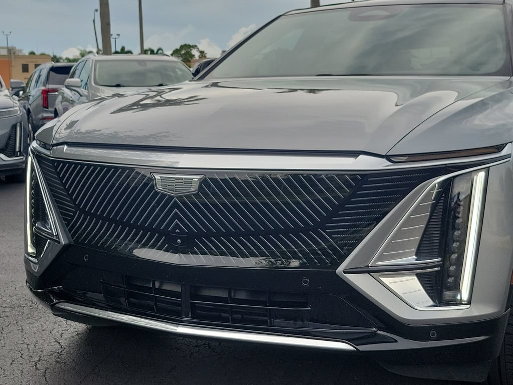Certified 2024 Cadillac Lyriq Luxury AWD/4WD image 9