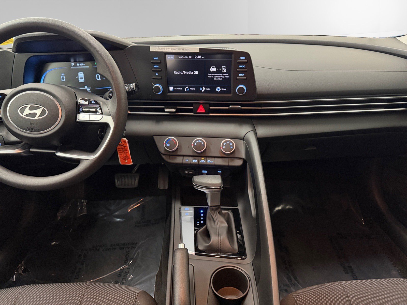 Used 2025 Hyundai Elantra SE FWD image 11