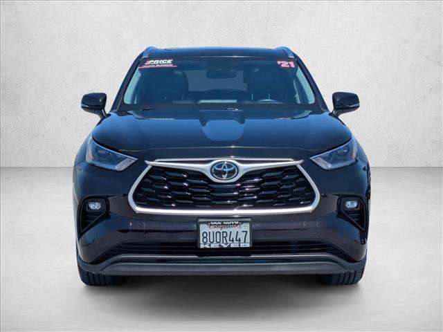 Used 2021 Toyota Highlander XLE FWD video 2