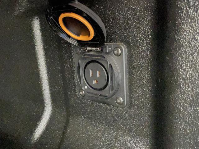 Used 2024 GMC Canyon AT4 w/ Technology Package AWD/4WD image 24