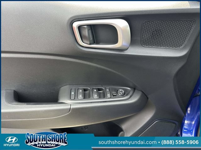 Certified 2025 Hyundai Venue SEL FWD image 17