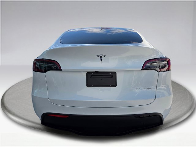 Used 2024 Tesla Model Y Long Range AWD/4WD image 13