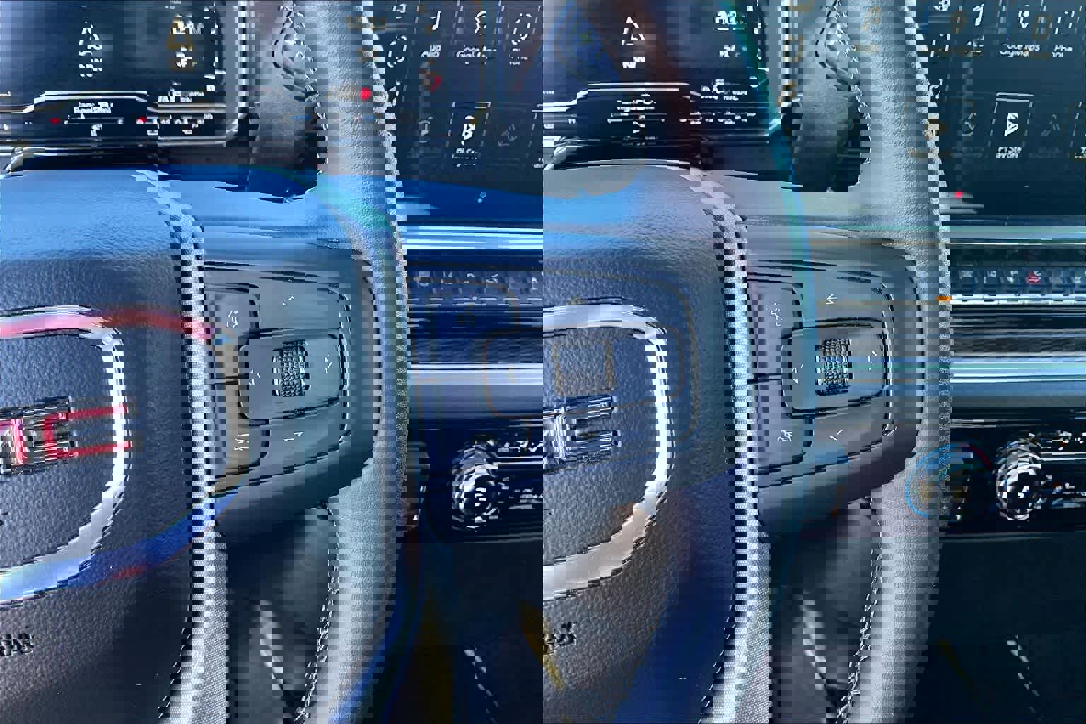 Used 2025 GMC Sierra 2500 SLE image 15