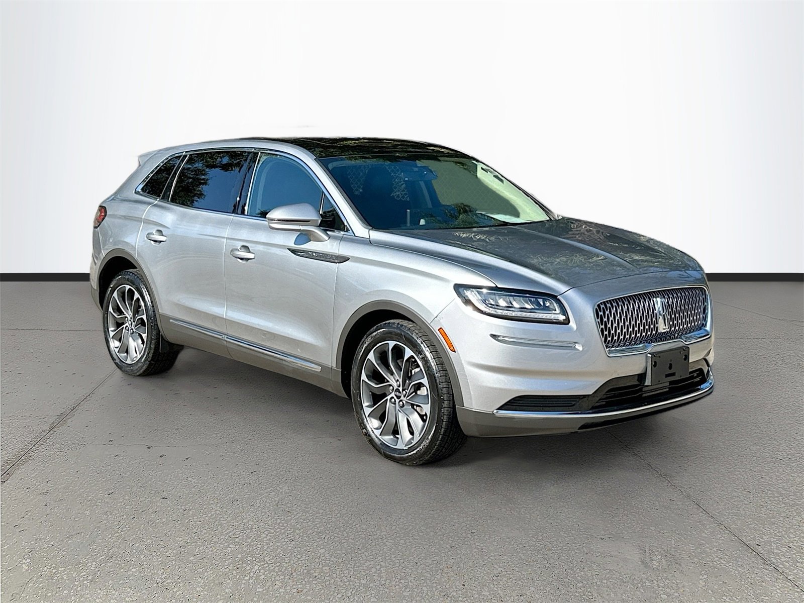 Used 2022 Lincoln Nautilus Reserve image 1