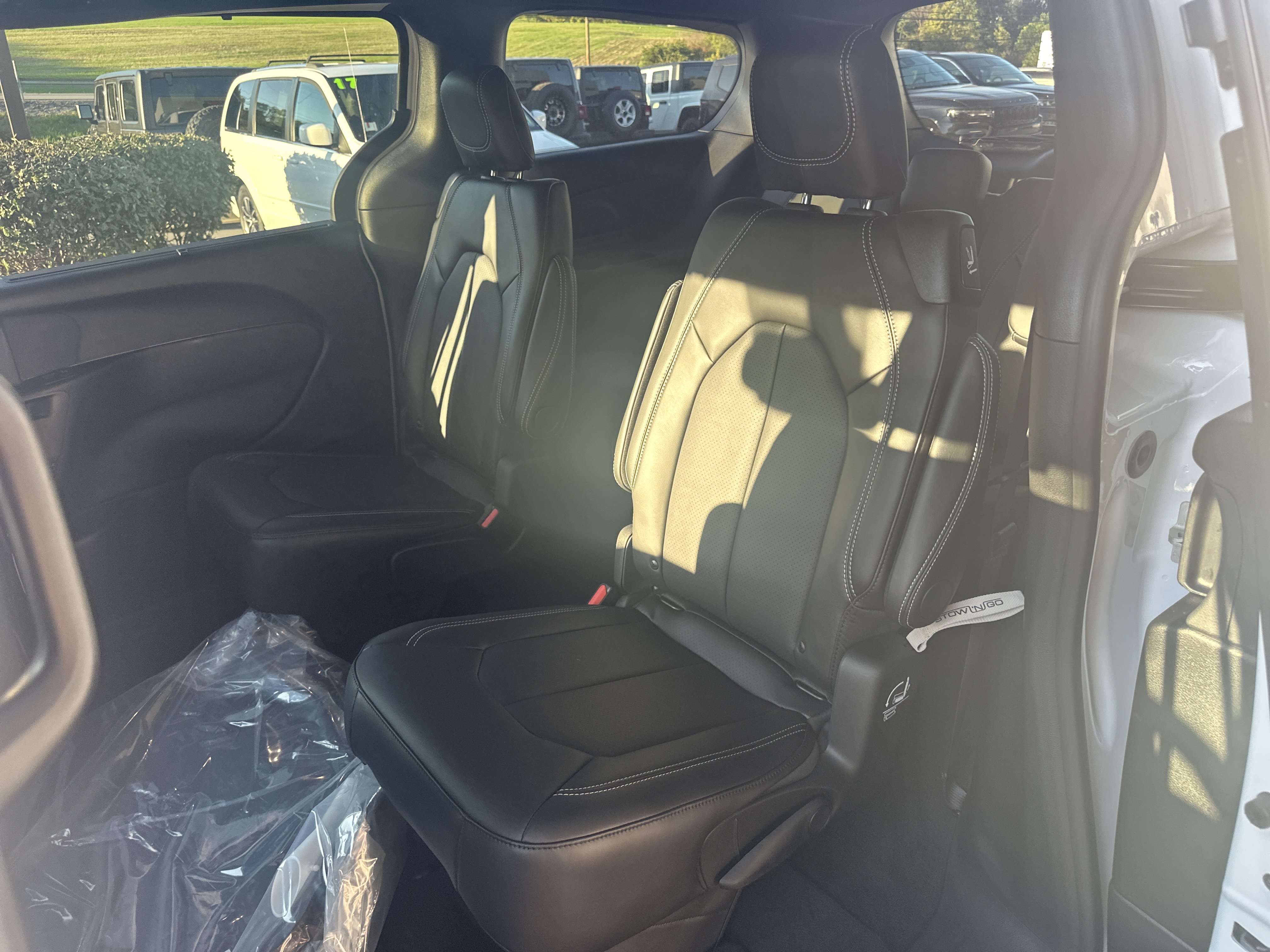 New 2026 Chrysler Pacifica Select FWD image 13