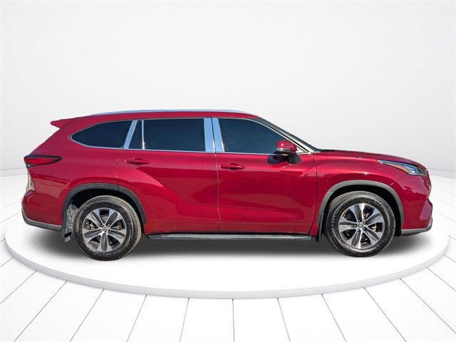 Used 2020 Toyota Highlander XLE image 3