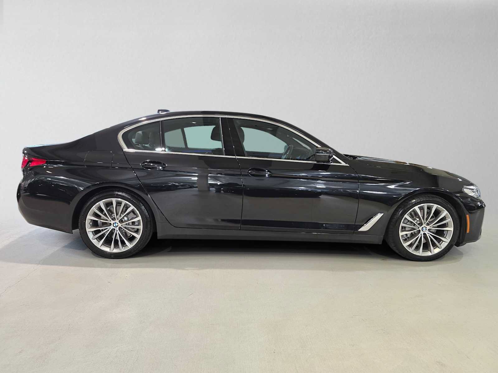 Used 2023 BMW 530i xDrive AWD/4WD image 2