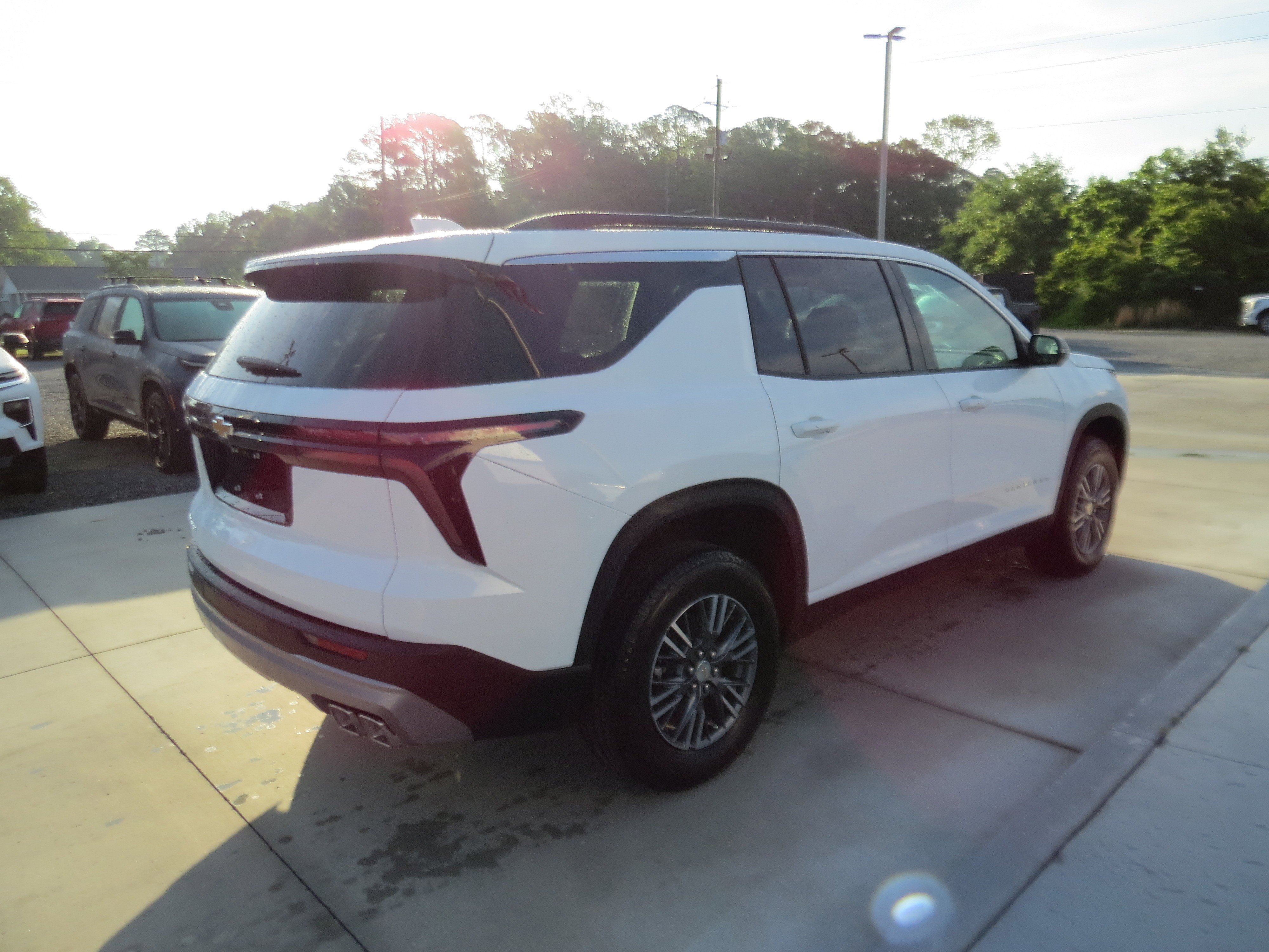 New 2026 Chevrolet Traverse LT w/ Driver Confidence Package FWD image 4