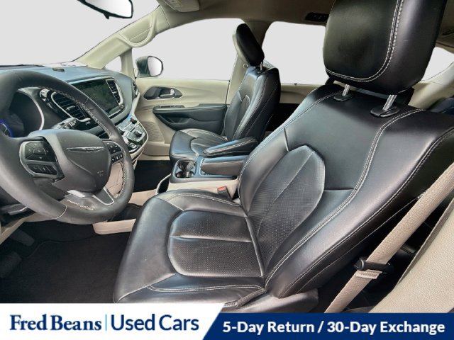 Used 2023 Chrysler Pacifica Touring-L FWD image 26