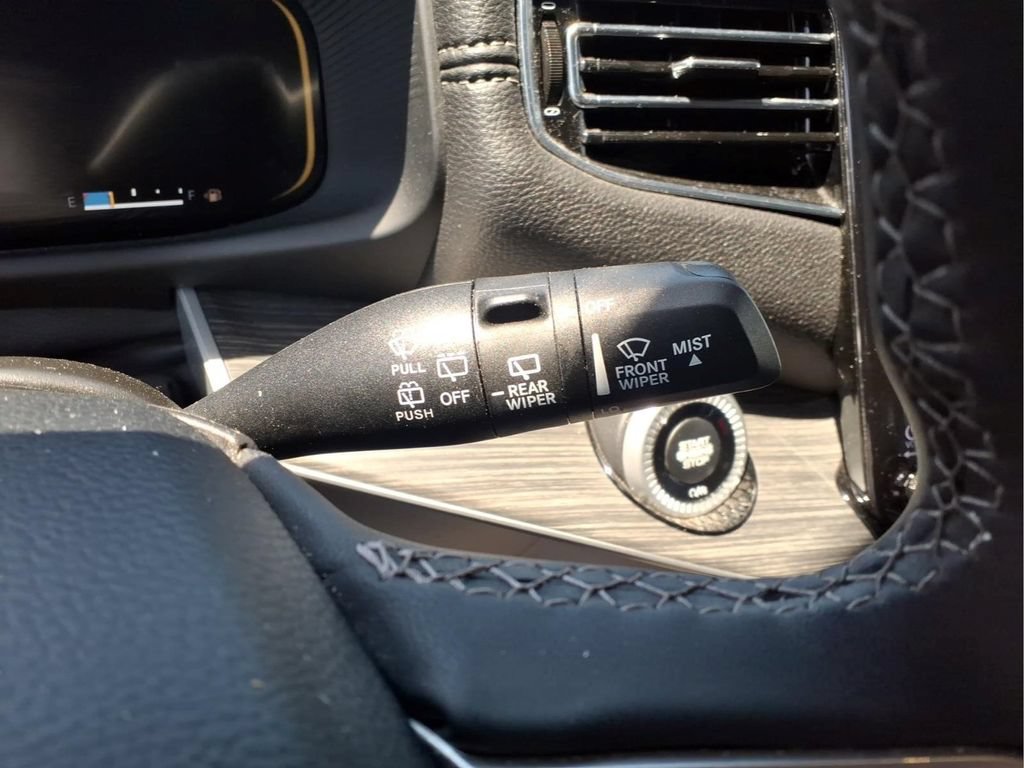 Used 2023 Jeep Wagoneer L Series II AWD/4WD image 22