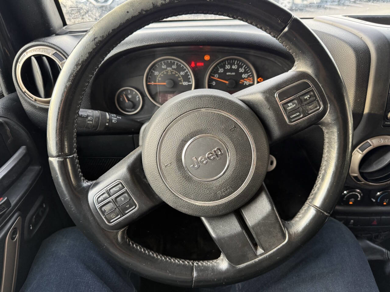 Used 2016 Jeep Wrangler Unlimited Sahara image 14