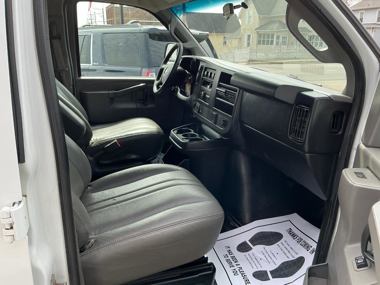 Used 2016 Chevrolet Express 2500 image 19