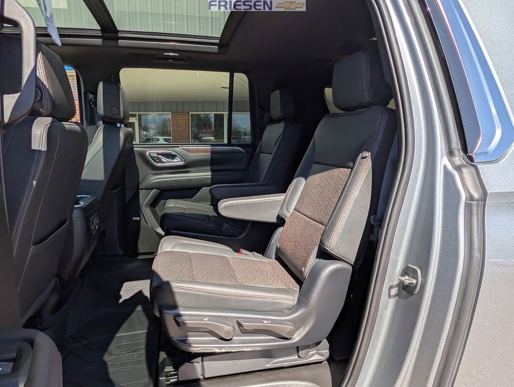 Used 2023 Chevrolet Suburban High Country image 10