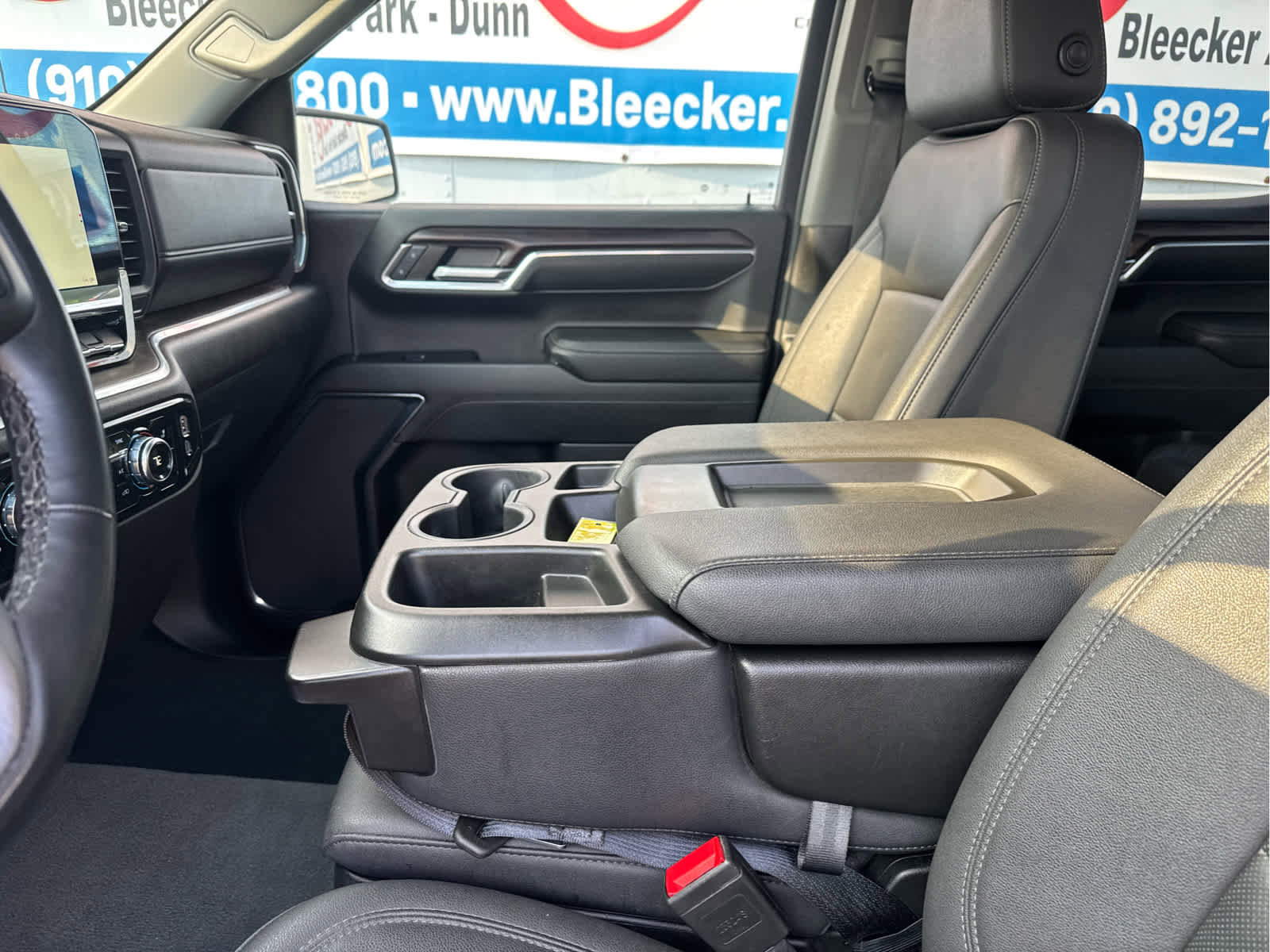 Used 2024 GMC Sierra 1500 SLT image 25