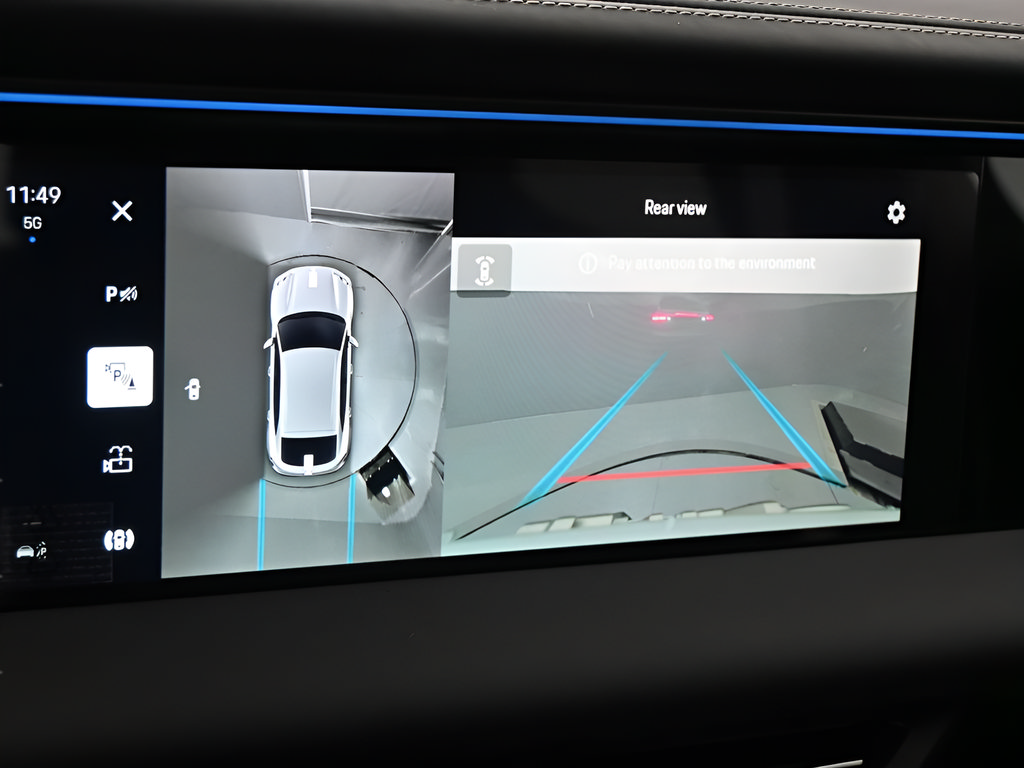 New 2025 Porsche Macan Turbo Electric AWD/4WD image 18