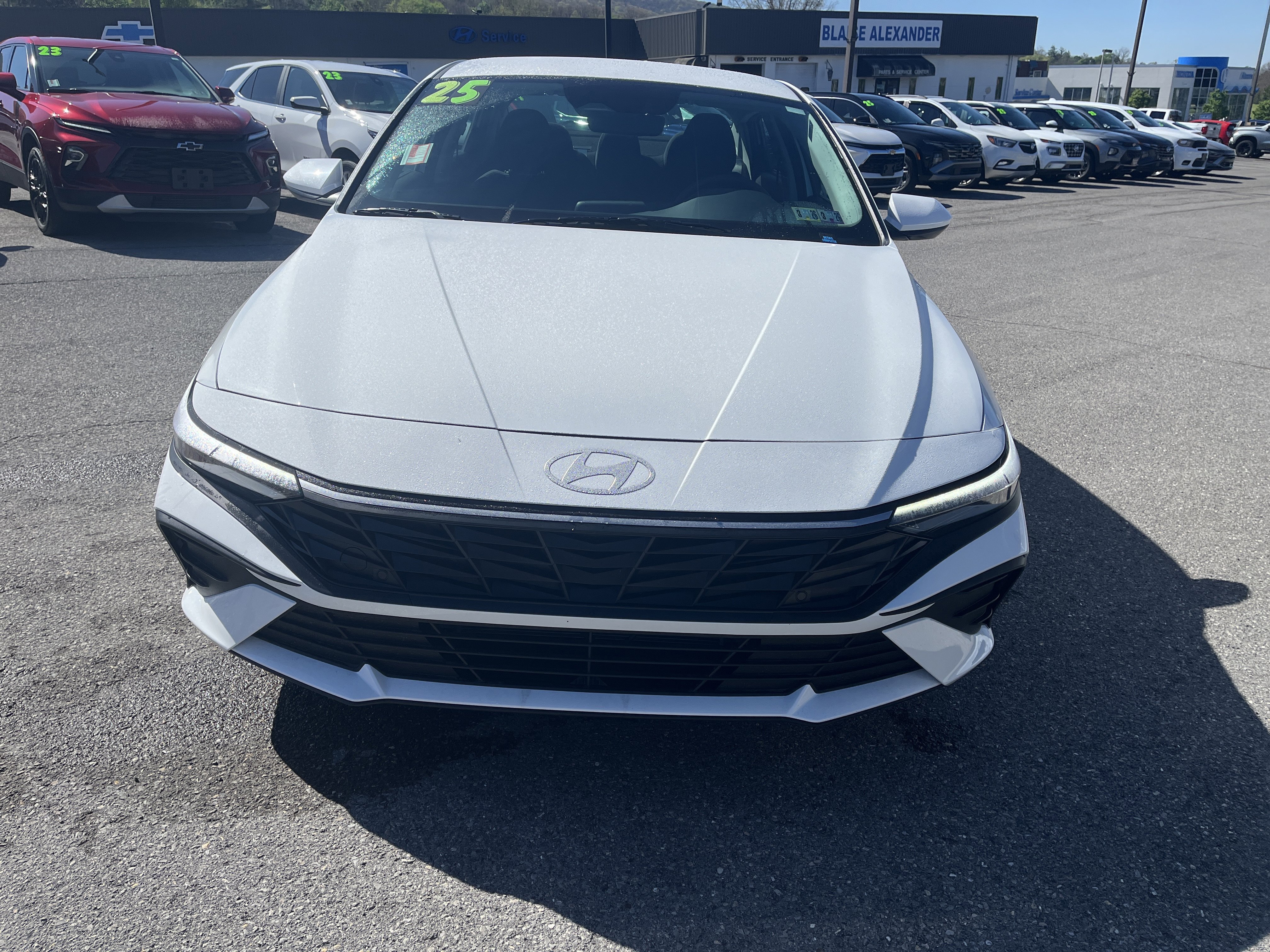 Used 2025 Hyundai Elantra Blue FWD image 9