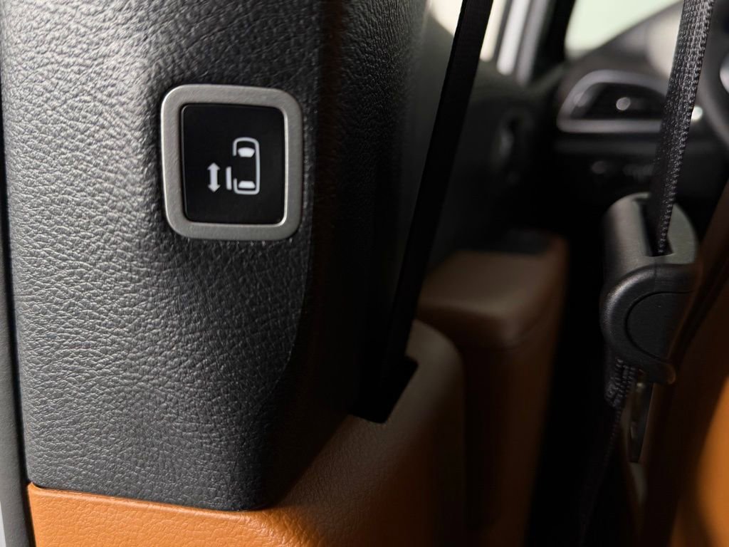 Used 2024 Chrysler Pacifica Pinnacle image 30